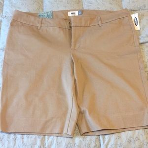 Old Navy Khaki Bermuda shorts NWT